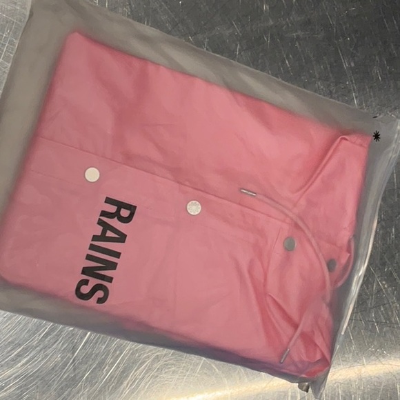 NWT and in original bag - RAINS long jacket in pink sky - Picture 6 of 7